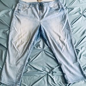 DEMOCRACY crop length jeans. Size 22. Great Condition.